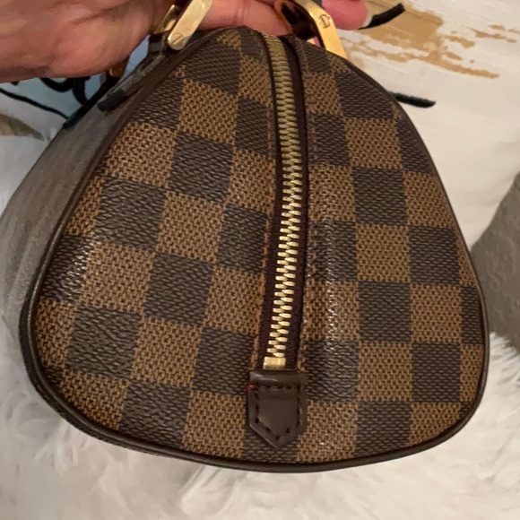 Louis Vuitton - Picture 4 of 10